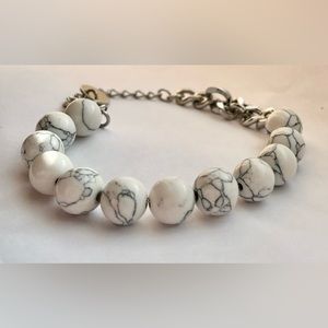 White bead silver tone bracelet like new jewelry
